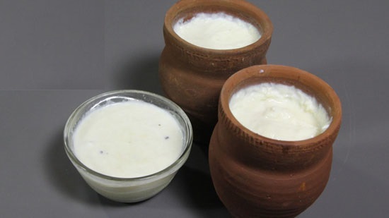 Earthen-pot set curd